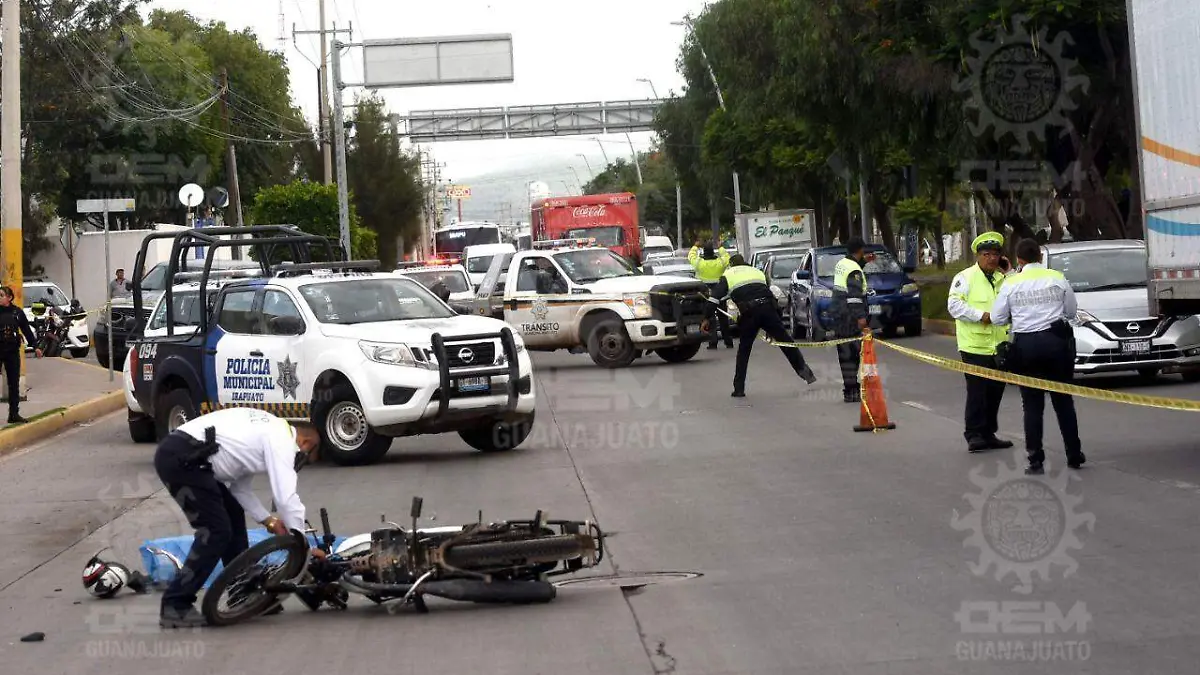Autobús-arrolla-a-motociclista (1)