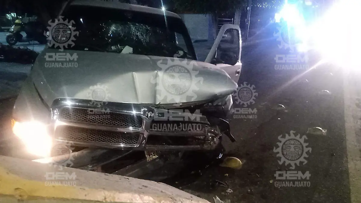 Automovilista-impacta-muro (2)