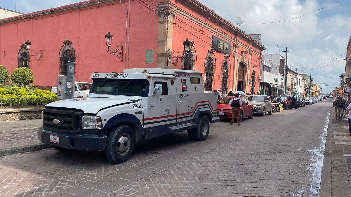 Saquean-cajeros-de-Bancomer-en-Salvatierra (2)