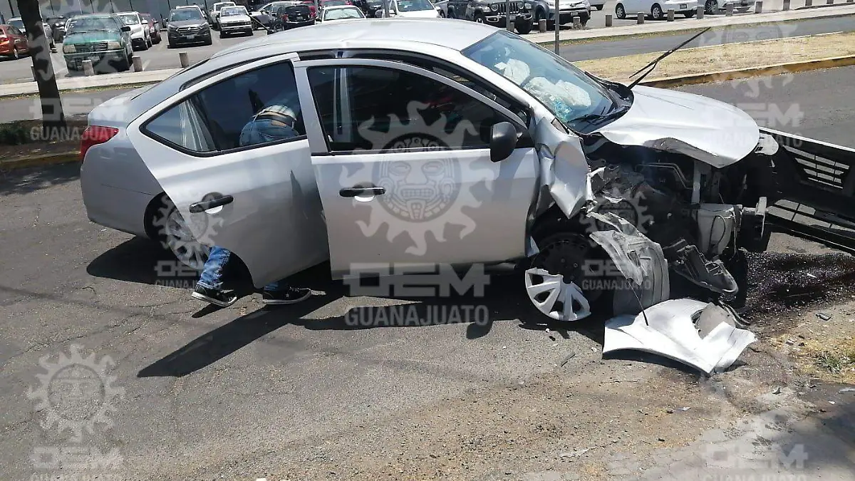 Automovilista-impacta-poste