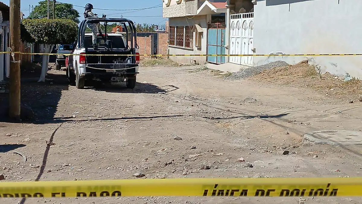 Iban-saliendo-de-una-tienda