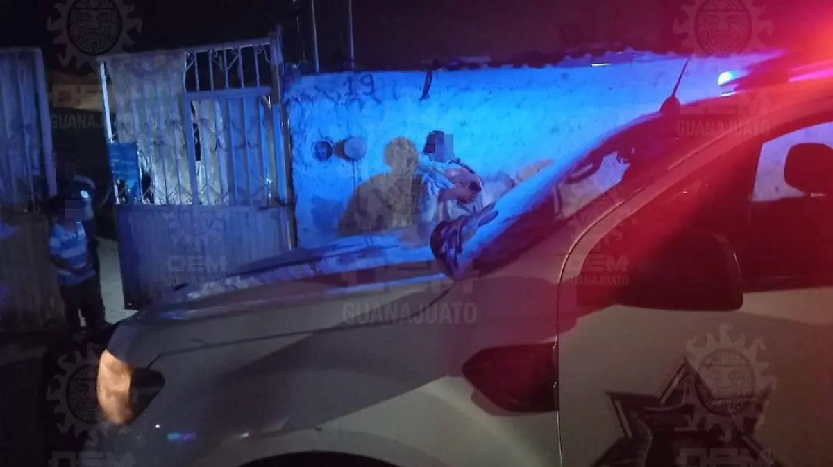 policias-salvan-a-bebé