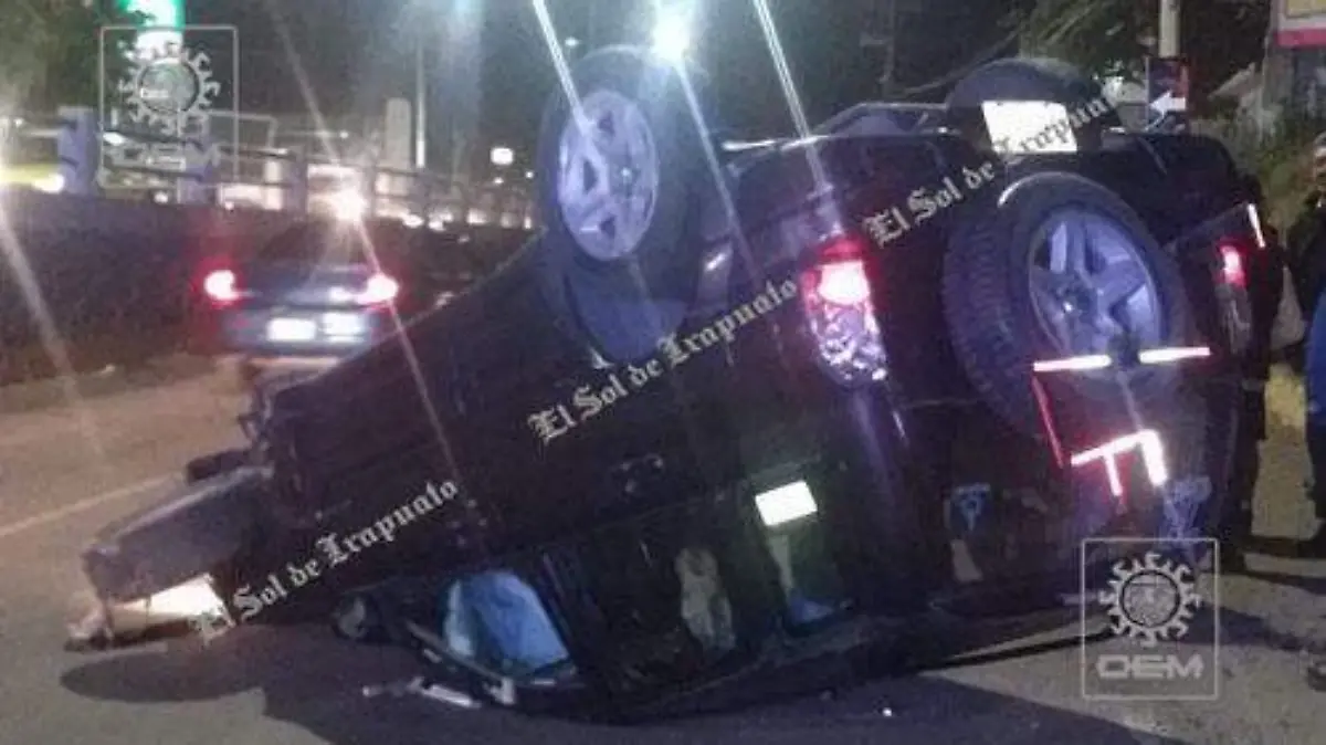CAMIONETA VOLCADA OKOKOK