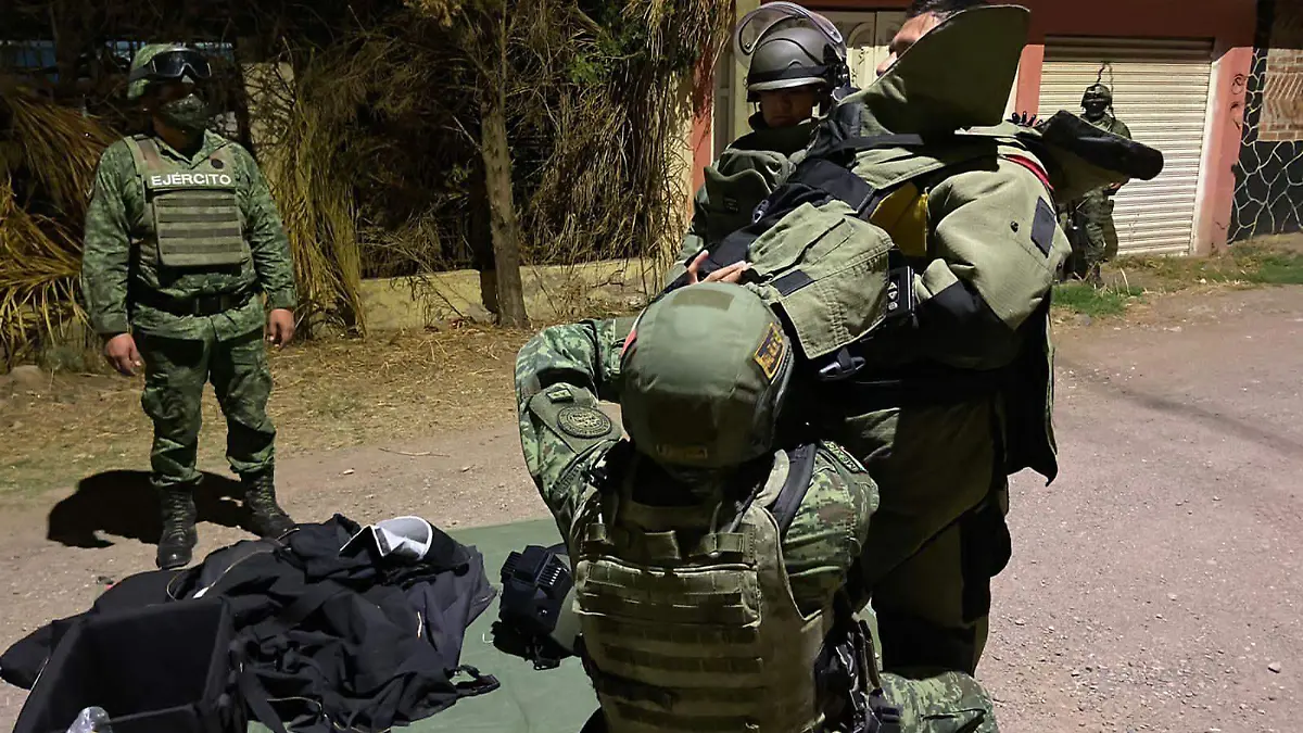 Encuentran-arsenal-y-explosivos (3)