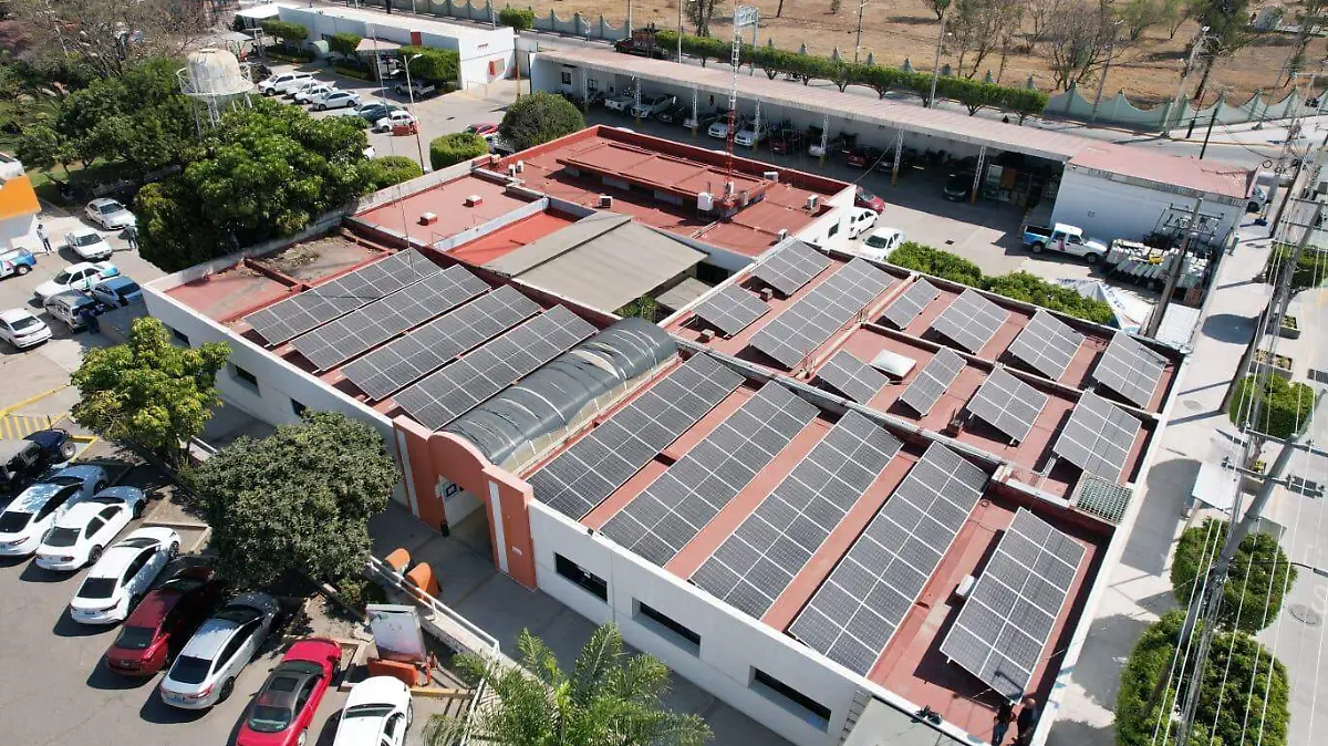 INSTALAN PANELES EN SIGLO XXI (3)