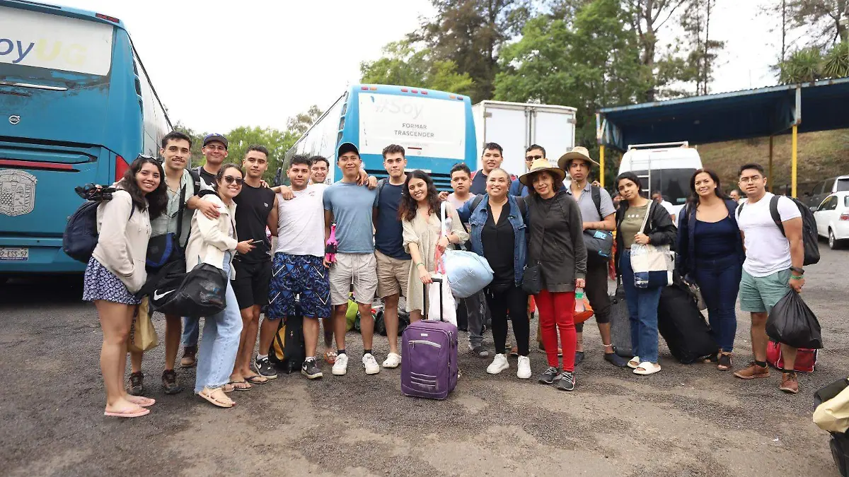 Estudiantes-de-la-UG-varados-en-Acapulco (2)