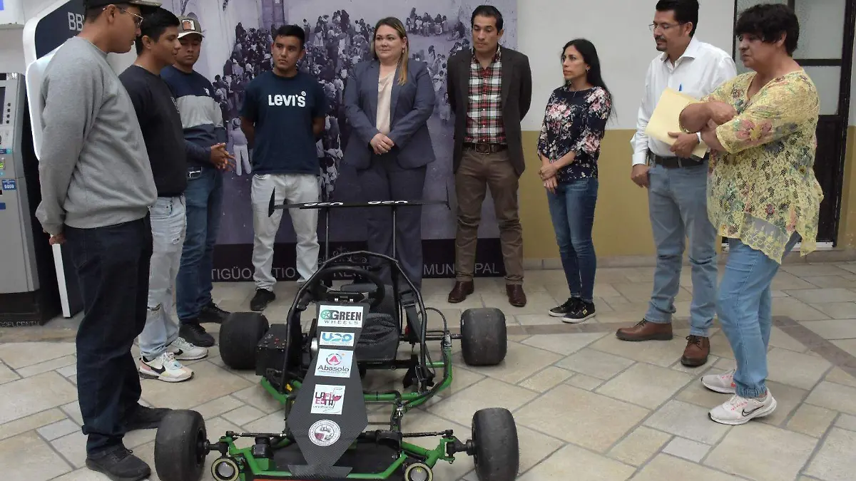 RECONOCEN ALUMNOS (1)