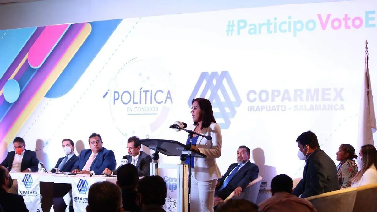 Presenta-Susana-Bermúdez-plataforma-legislativa-en-foro-organizado-por-Coparmex (2)