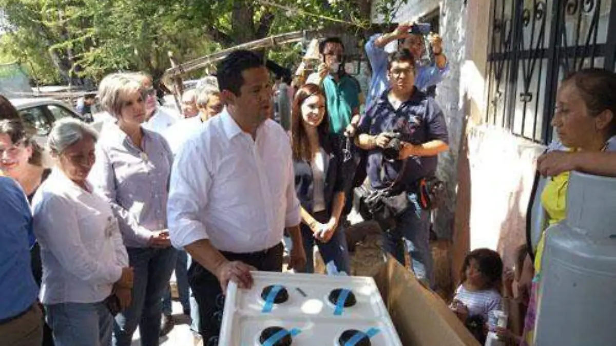 EL GOBERNADOR DIEGO SINHUE OK
