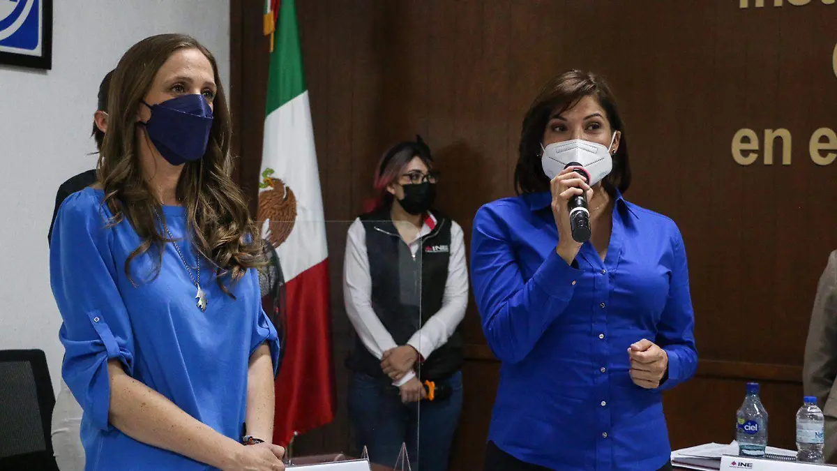 Otorgan-constancia-a-Itzel-Balderas (3)