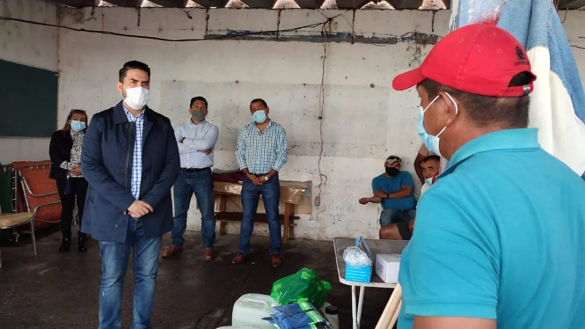 Entregan-equipo-y-demás-implemento (1)