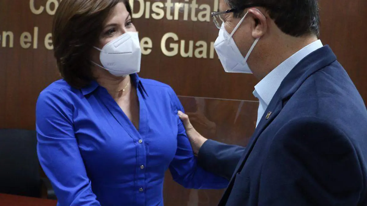 Otorgan-constancia-a-Itzel-Balderas (1)