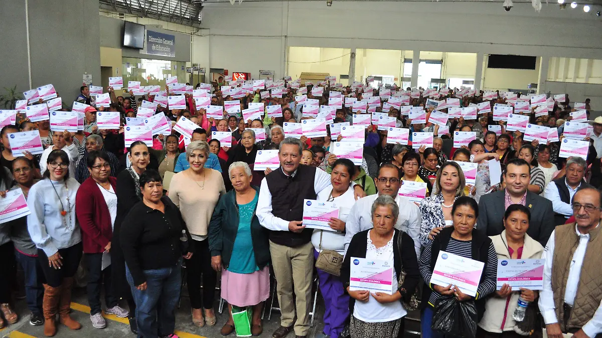 ENTREGAN ESTUFAS (3)