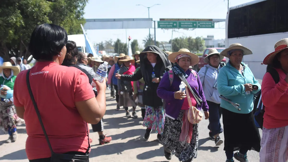 REGALAN AGUA A SANJUANEROS (2)