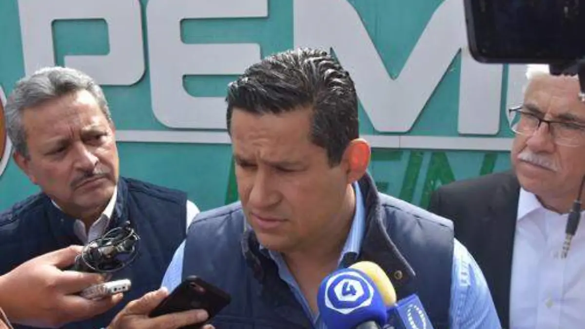 GOBERNADOR EN PEMEX (13)