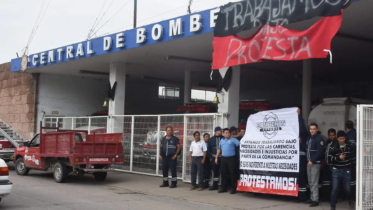 BOMBEROS EN GUELGA (1)
