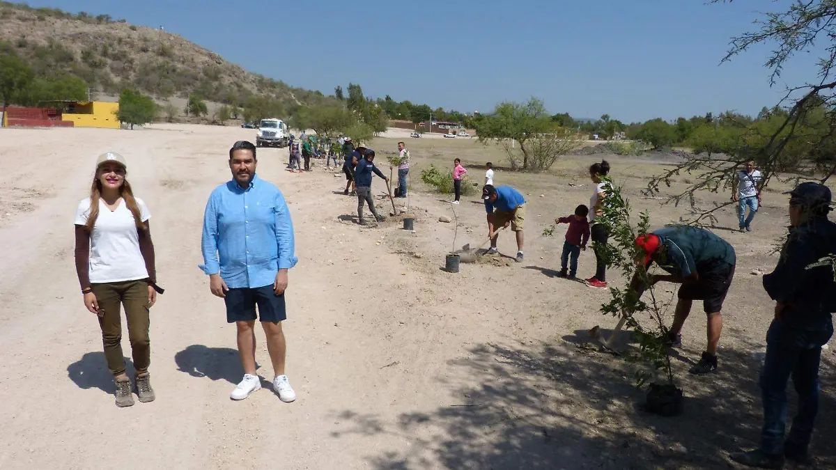 b003186c-f5d3-4be0-9676-38a40069478b