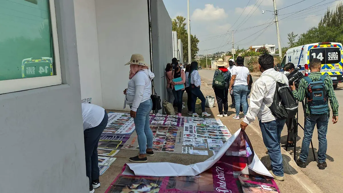 Realizan colectivos búsqueda en Semefo; no estaban sus familiares (1)