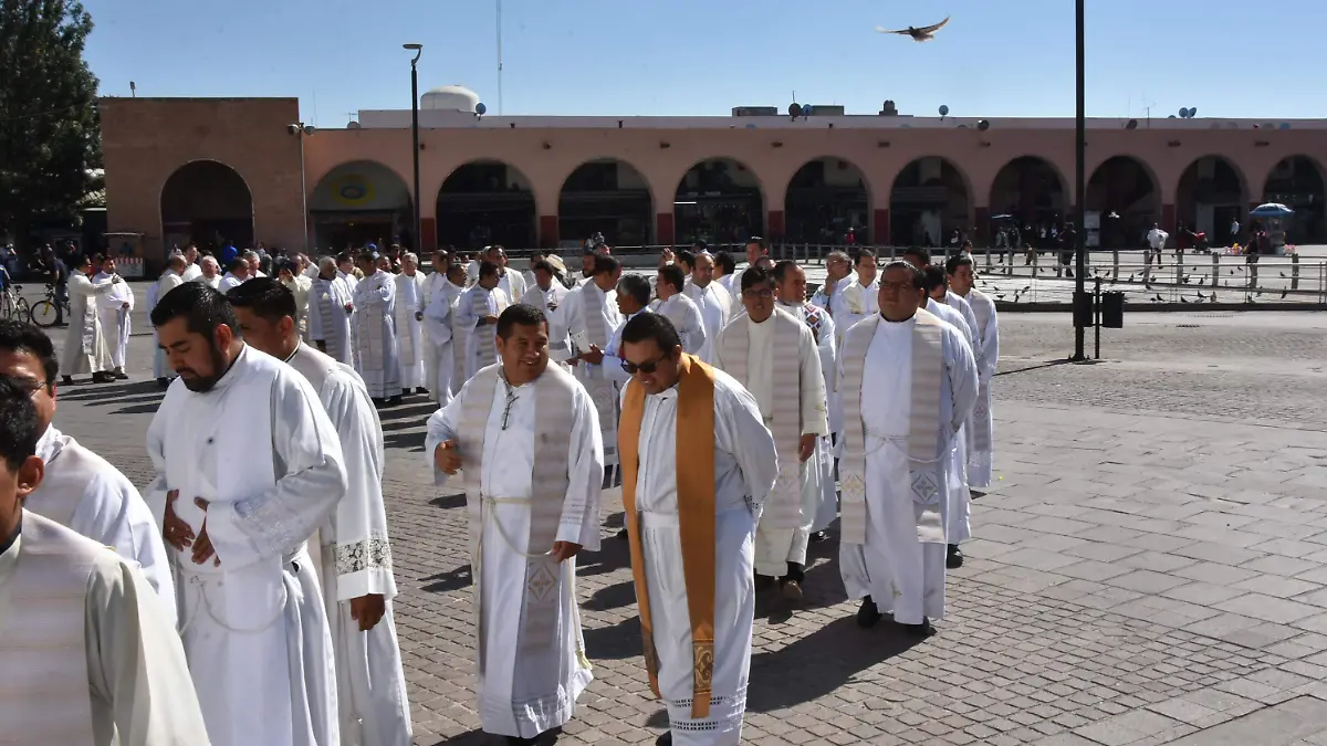 ORDENACION DE 5 NUEVOS PRESBITEROS