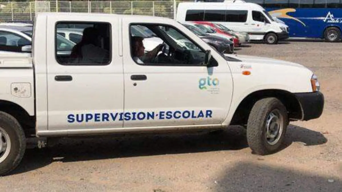 VEHÍCULO OFICIAL (2) OK