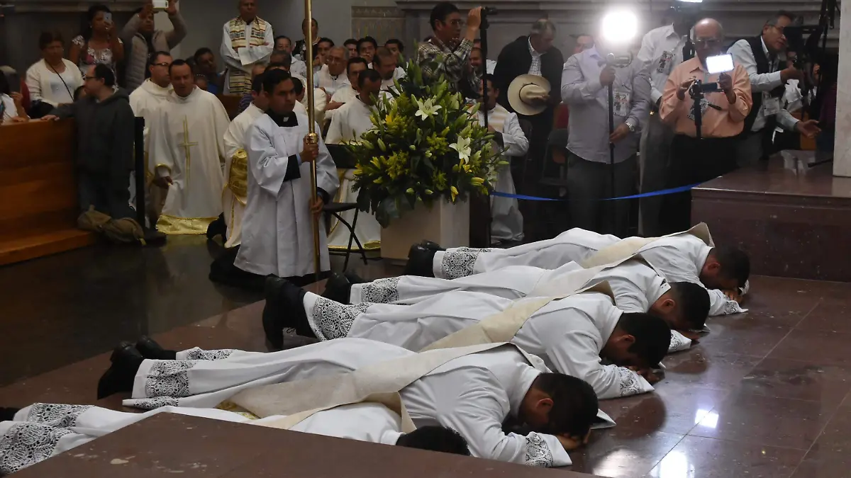 ORDENACION DE 5 NUEVOS PRESBITEROS (4)