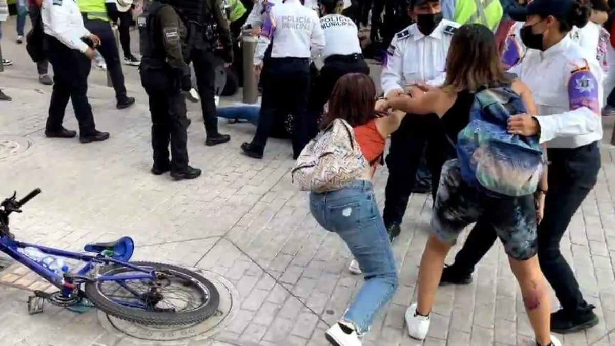 Documentan-presunto-abuso-policial (1)