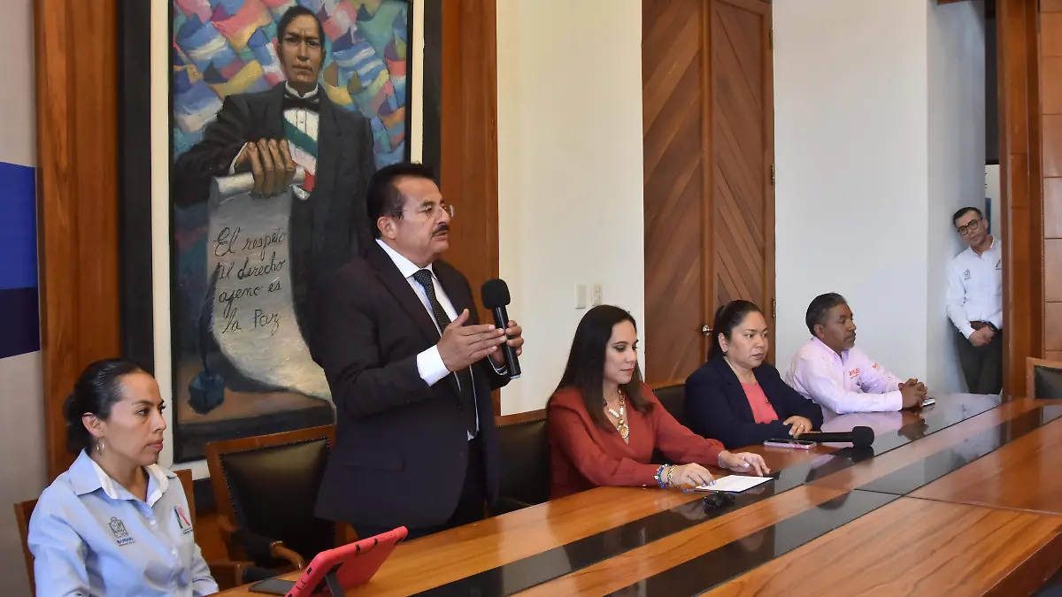 RUEDA DE PRENSA SNTE 13.l RICARDO SANCHEZ - EL SOL DE IRAPUATO. (1)