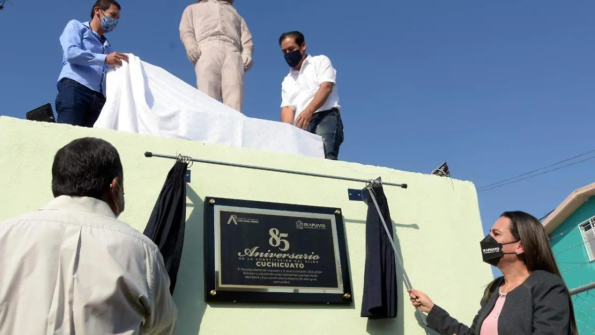 Colocaron-sombrero-a-estatua