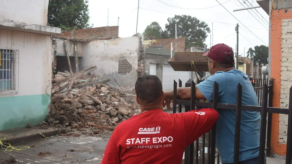 Demuelen-casa-en-riesgo-de-derrumbe  (2)