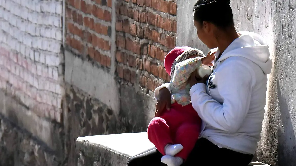 MUJERES AMAMANTANDO (1)