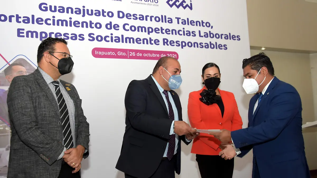 Entregan-constancias-a-Empresas (2)