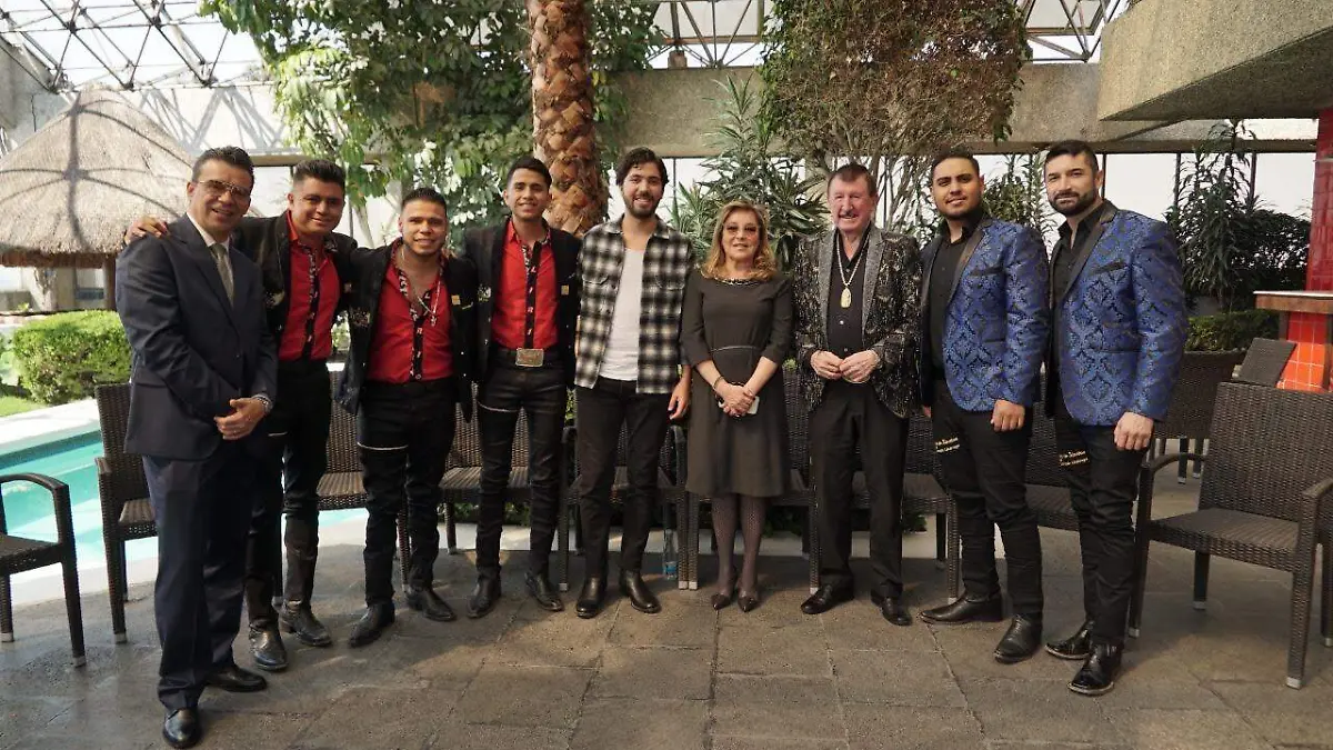 Rinden-homenaje-a-José-Alfredo (2)