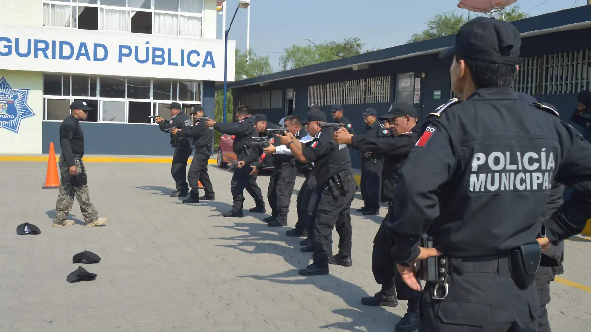 FOTO 1 POLICIAS (2)