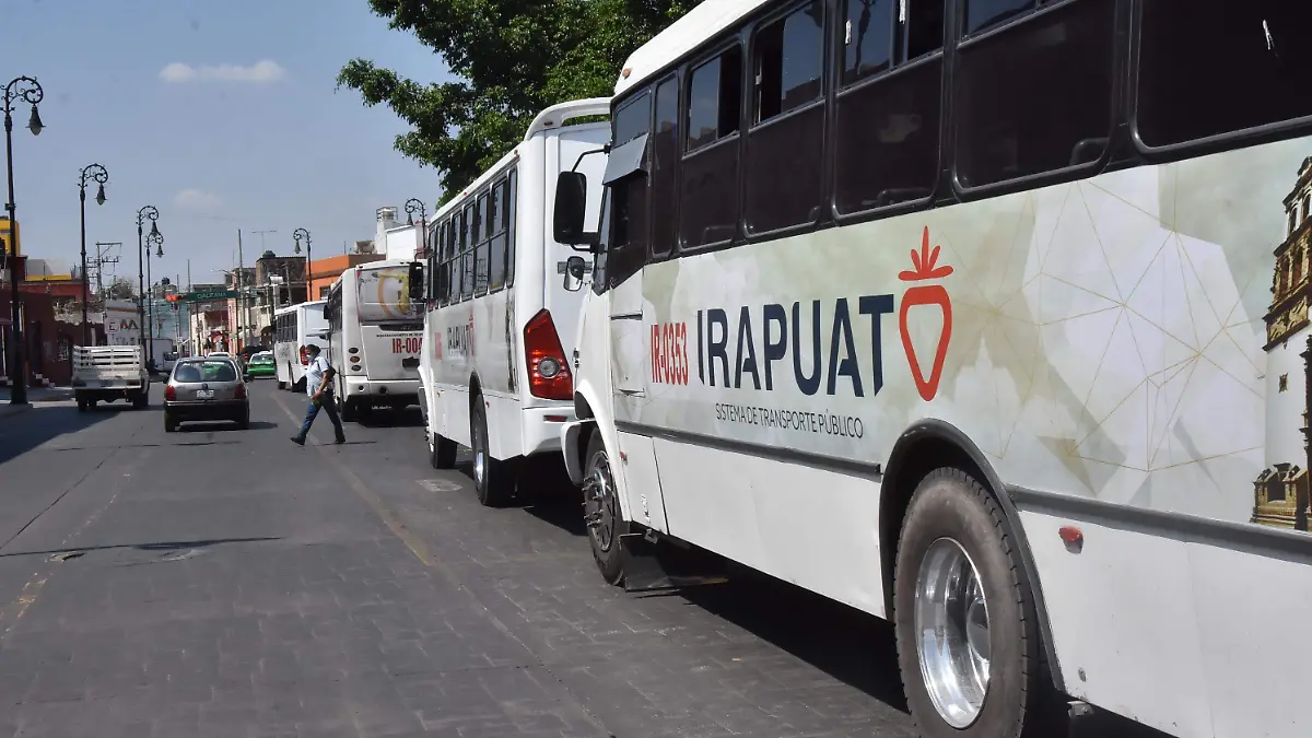 URBANOS Y ALFREDO TORRES l RICARDO SANCHEZ - EL SOL DE IRAPAUTO -