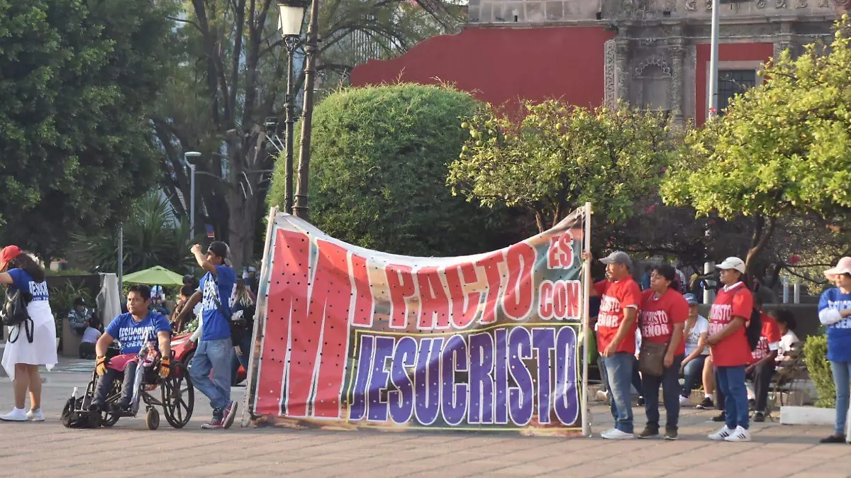 Se-unen-en-oración-por-la-paz  (4)