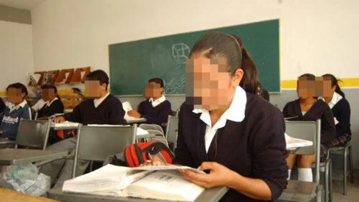 PERSONAS LEYENDO (2) OKOKOK