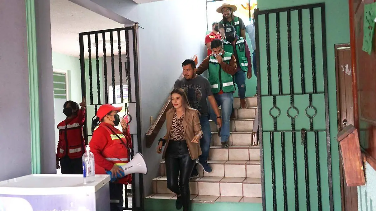 Gente-que-esta-en-el-banco