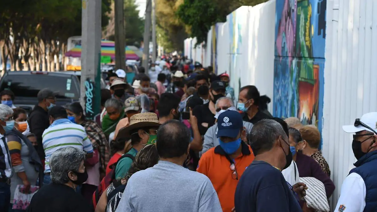 Caos en módulo de vacunación Deportiva Sur  (2)