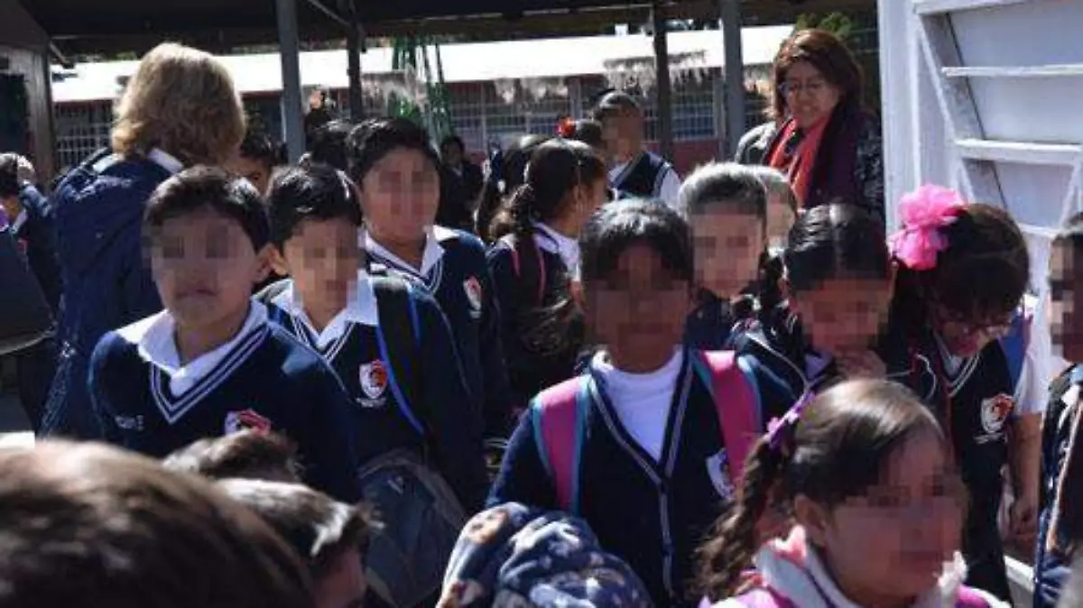 NIÑOS SALIENDO DE CLASES (2) OKOKOK