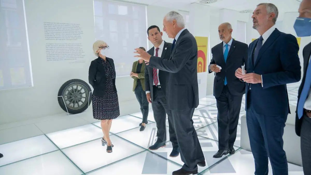 Anuncia-Pirelli (1)