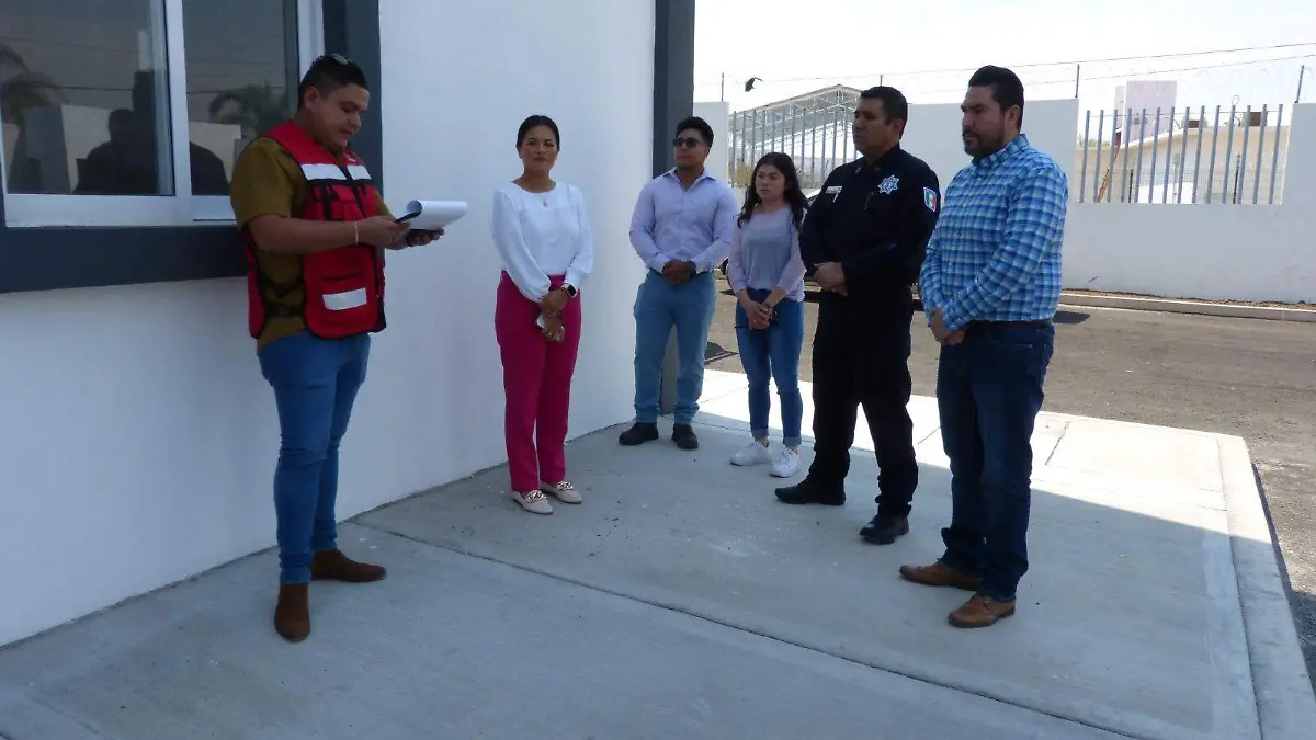 Hace-entrega-de-las-llaves