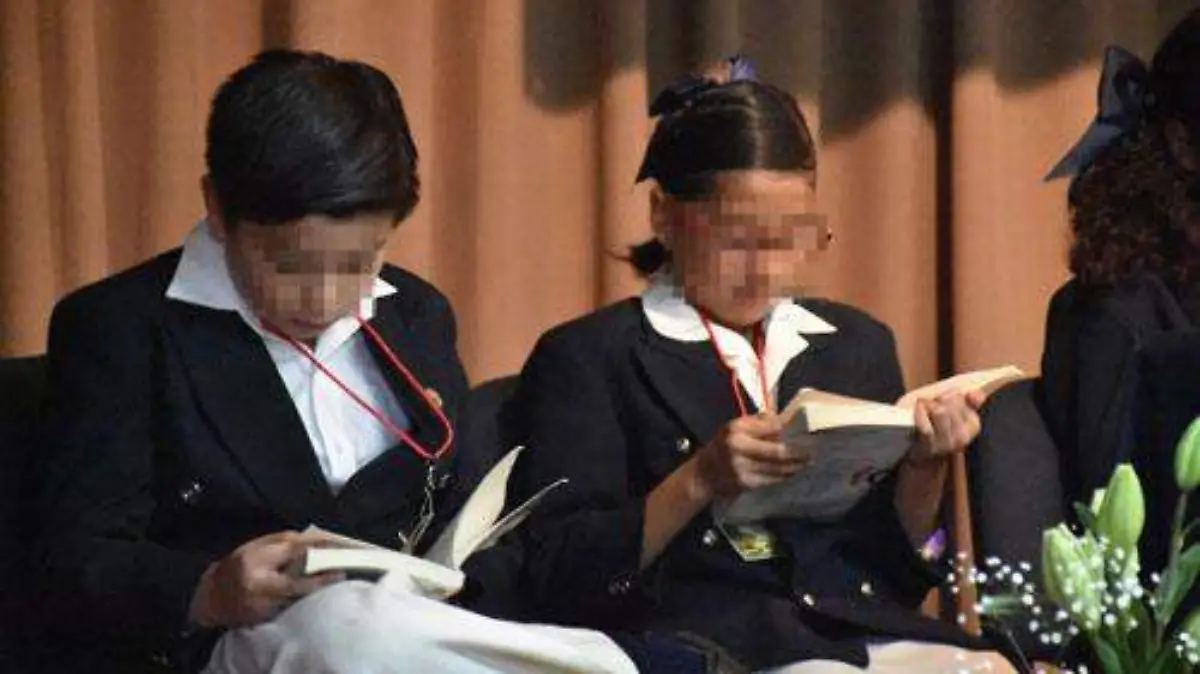 PERSONAS LEYENDO (1) OKOKOK