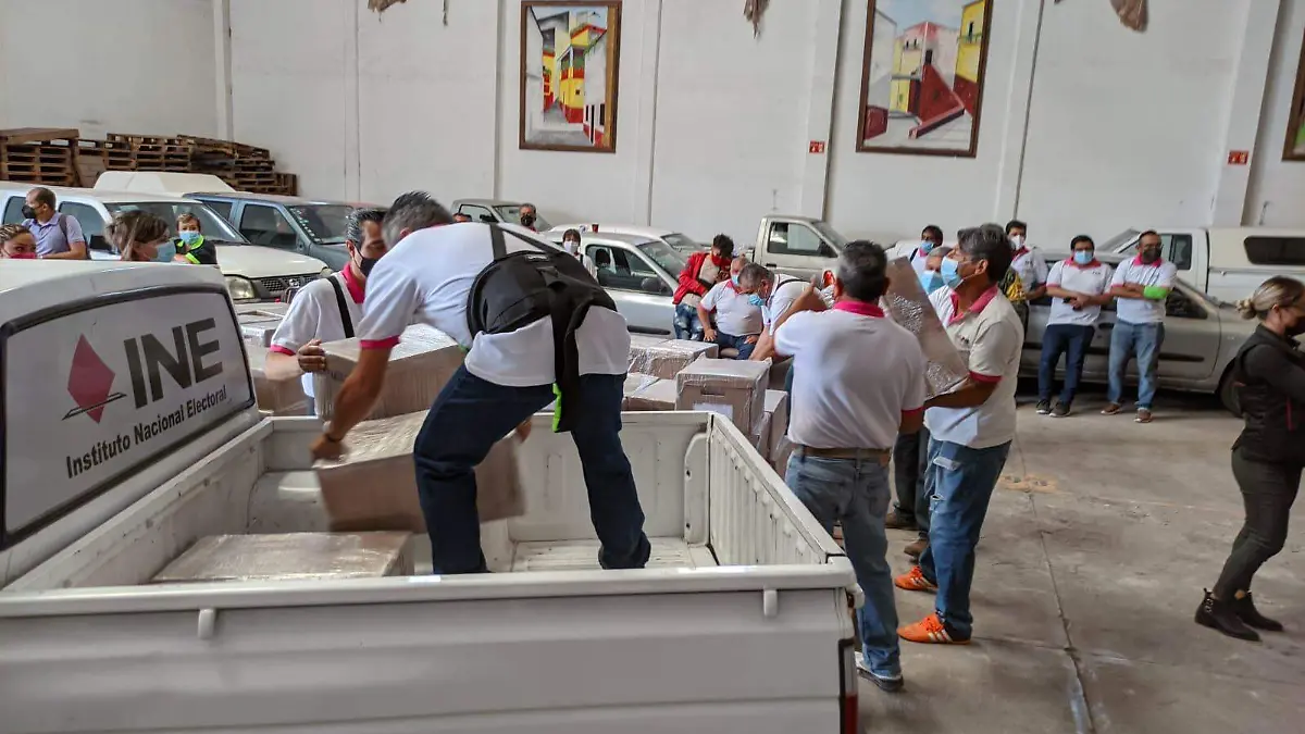 Entregan listas nominales a Guanajuato  (2)