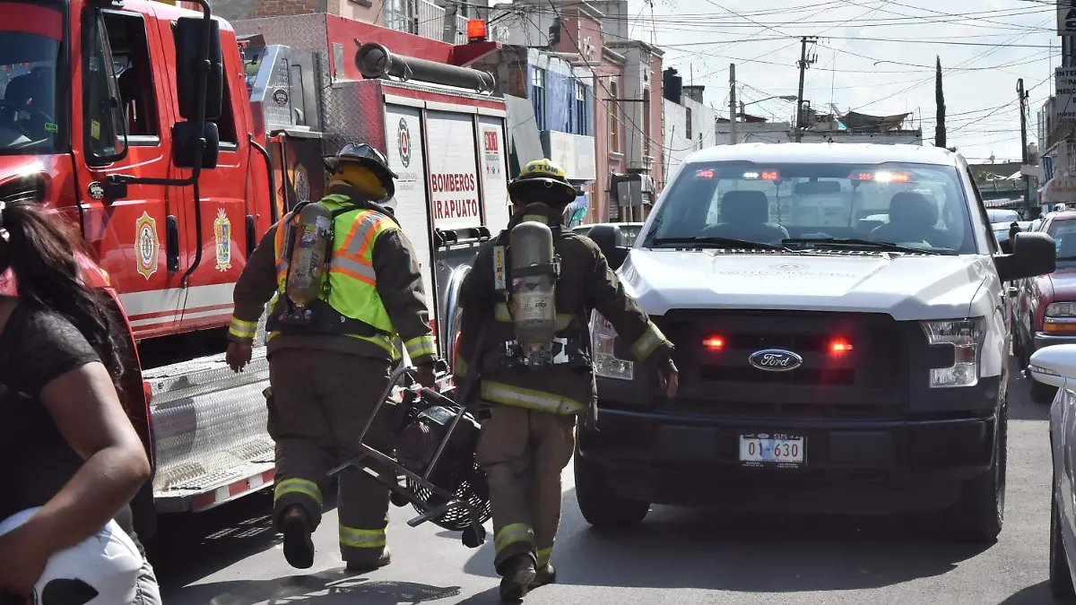 EQUIPAMIENTO-A-BOMBEROS (3)