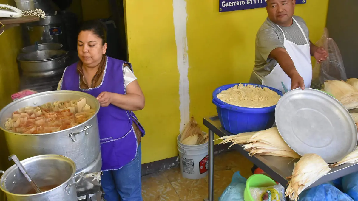FOTO 1.- DOS FEBRERO VENTA DE TAMALES (2)
