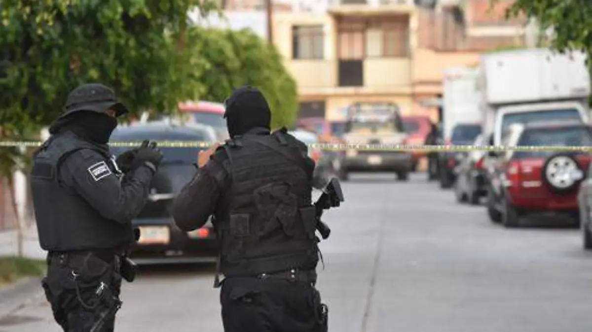 POLICÍAS CELULAR (2)