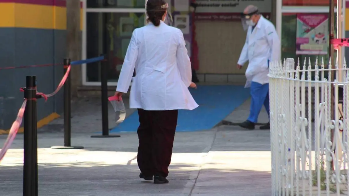 Solitario médico llegó a a la manifestación