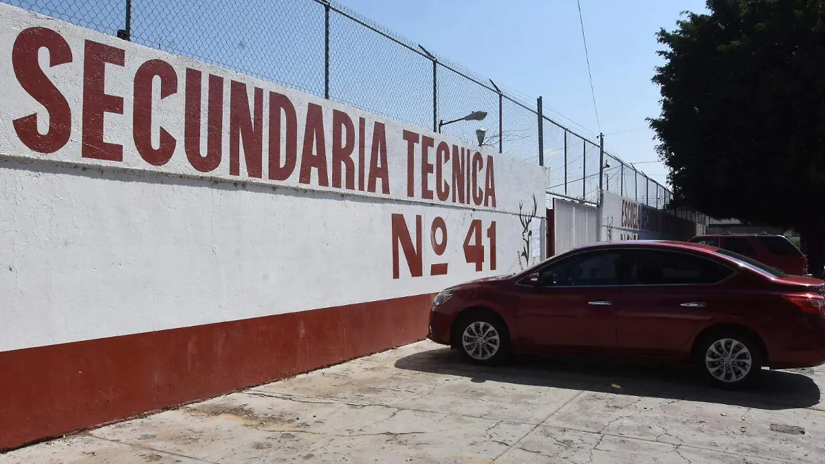 Cambian-candado-de-escuela-secundaria (2)