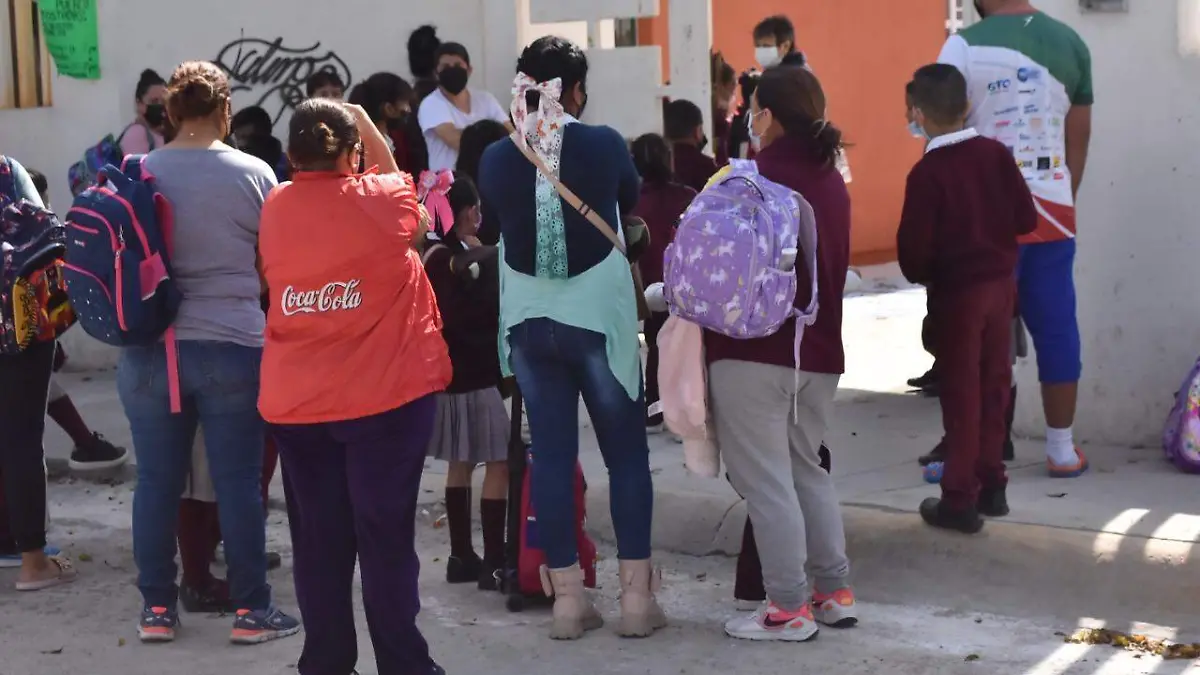 Regresan-a-clases-de-manera-escalonada (1)