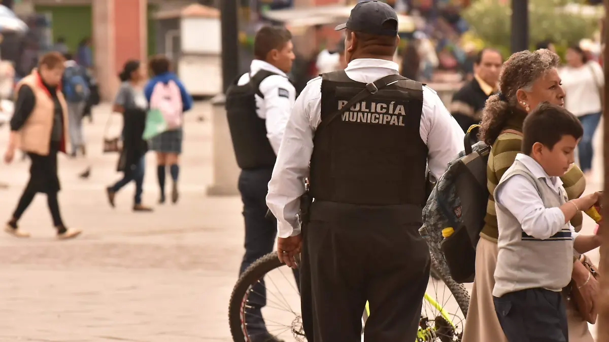 POLICIAS MUNICIPALES (3)